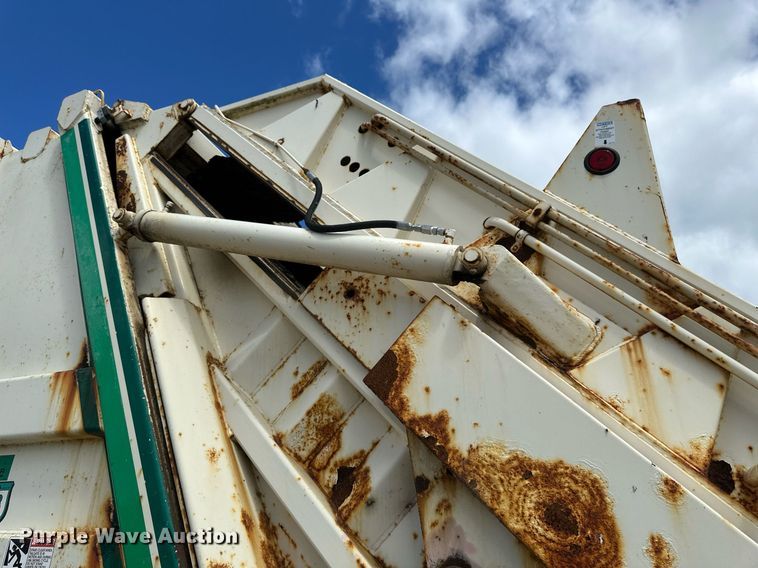 image for item EB2774 2004 Peterbilt 320 refuse truck