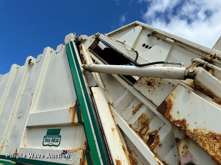 image for item EB2774 2004 Peterbilt 320 refuse truck