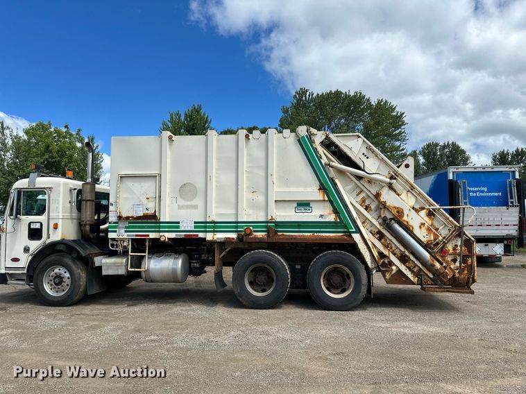 image for item EB2774 2004 Peterbilt 320 refuse truck