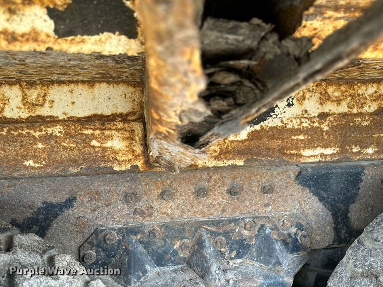 image for item EB2774 2004 Peterbilt 320 refuse truck