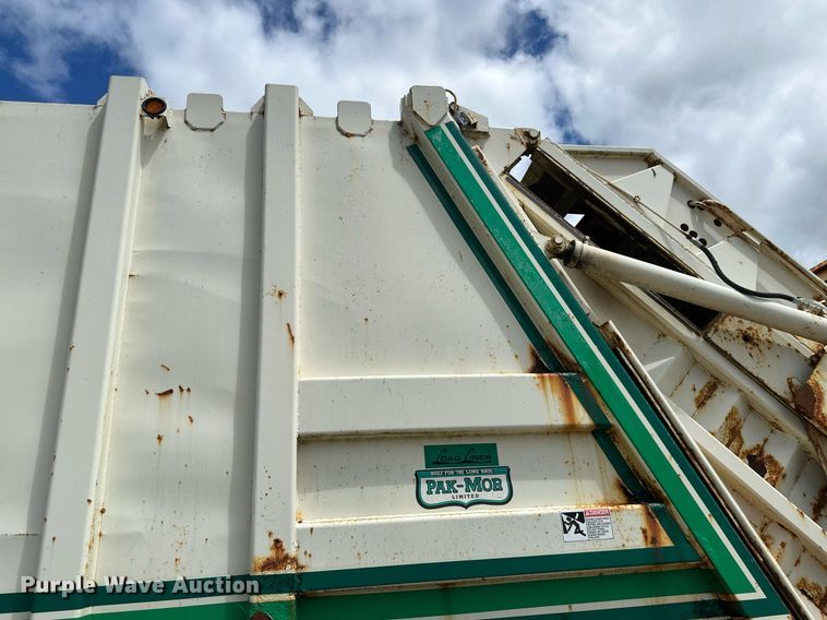 image for item EB2774 2004 Peterbilt 320 refuse truck