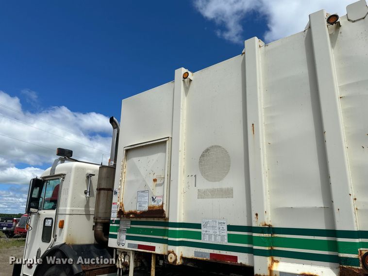 image for item EB2774 2004 Peterbilt 320 refuse truck