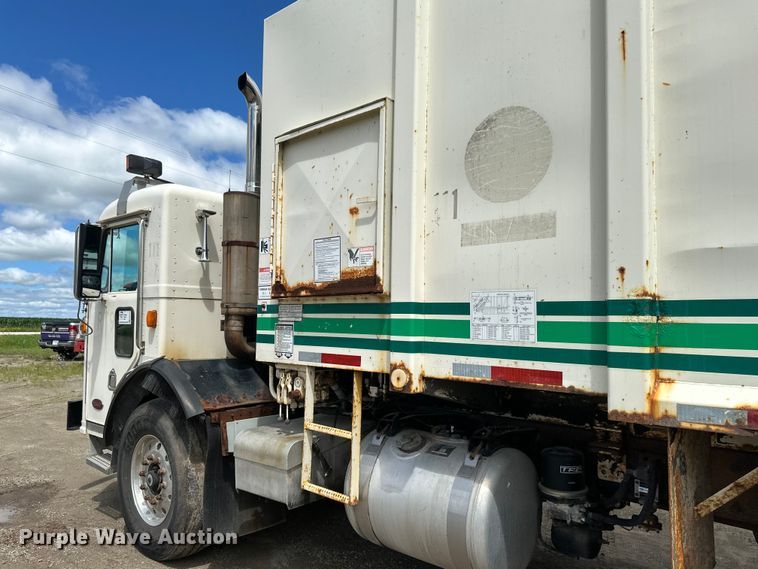 image for item EB2774 2004 Peterbilt 320 refuse truck