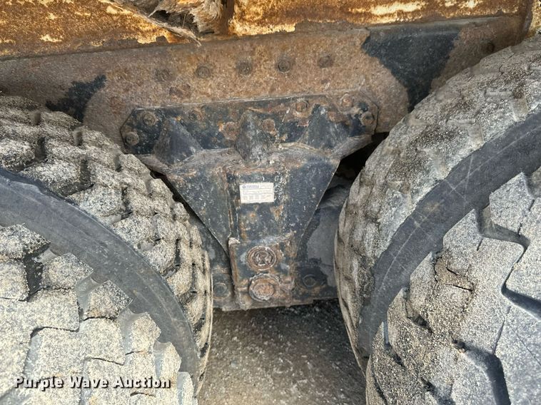 image for item EB2774 2004 Peterbilt 320 refuse truck