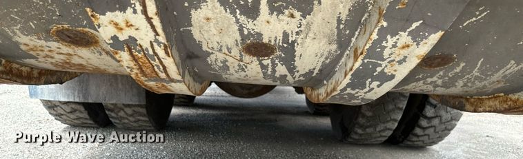 image for item EB2774 2004 Peterbilt 320 refuse truck