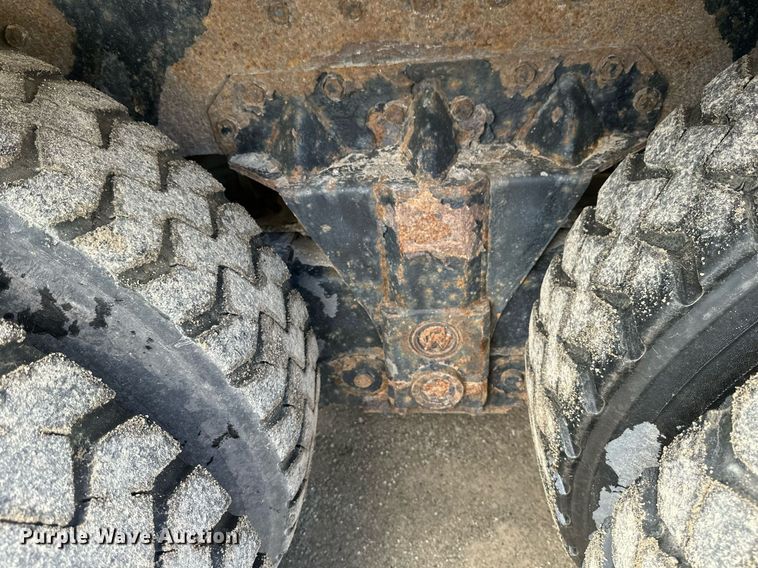 image for item EB2774 2004 Peterbilt 320 refuse truck