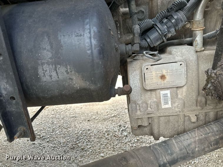 image for item EB2774 2004 Peterbilt 320 refuse truck