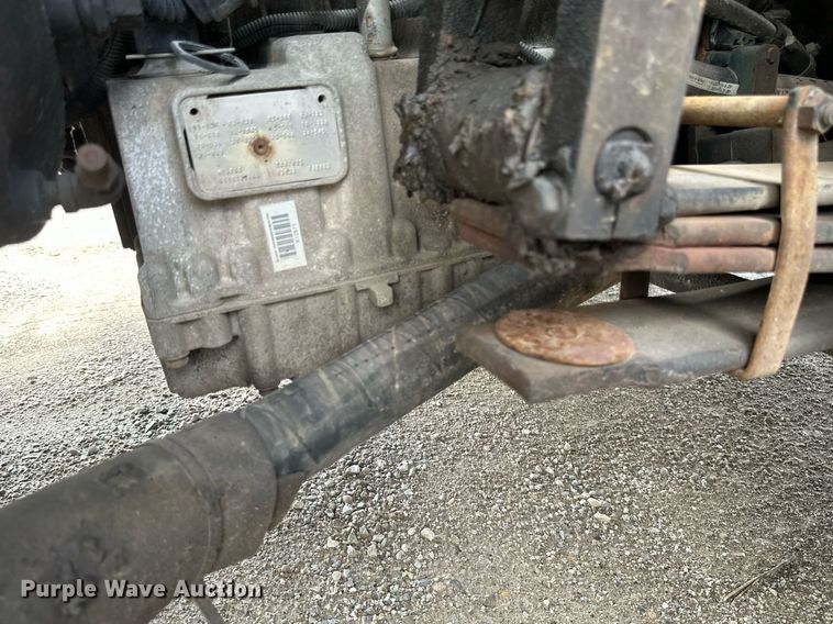 image for item EB2774 2004 Peterbilt 320 refuse truck