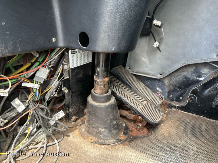 image for item EB2774 2004 Peterbilt 320 refuse truck