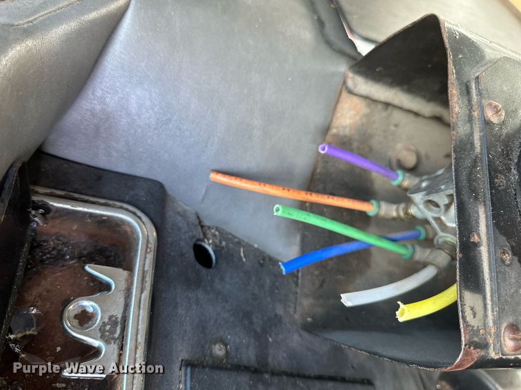 image for item EB2774 2004 Peterbilt 320 refuse truck