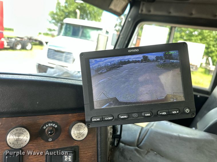 image for item EB2774 2004 Peterbilt 320 refuse truck