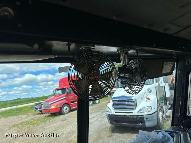 image for item EB2774 2004 Peterbilt 320 refuse truck