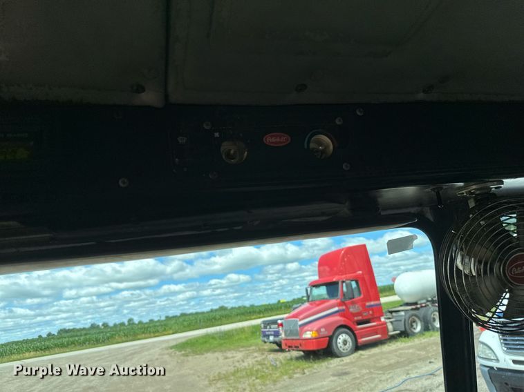 image for item EB2774 2004 Peterbilt 320 refuse truck