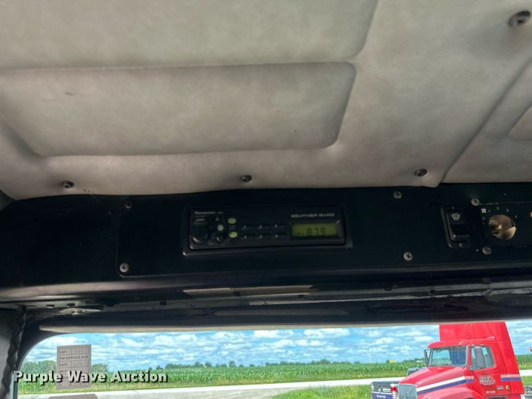 image for item EB2774 2004 Peterbilt 320 refuse truck