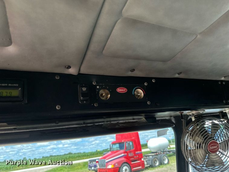 image for item EB2774 2004 Peterbilt 320 refuse truck