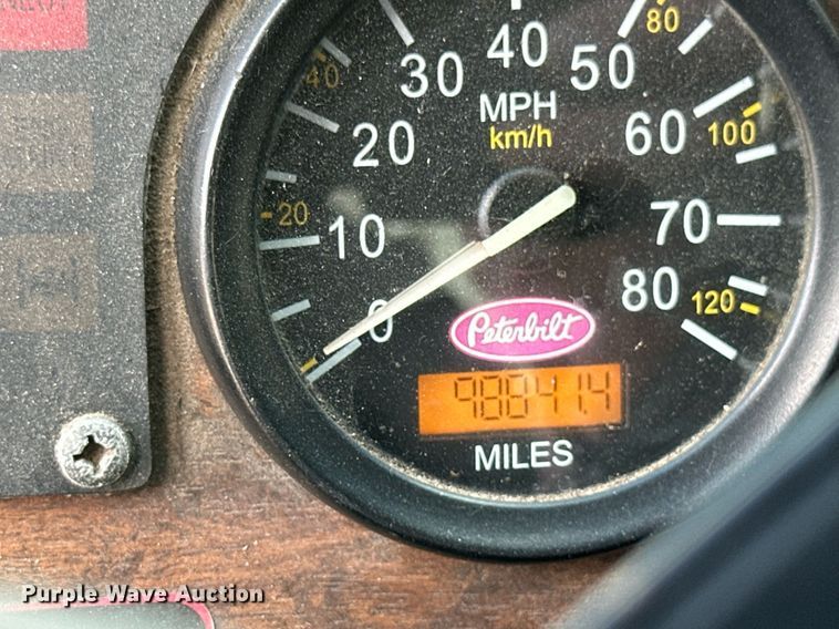 image for item EB2774 2004 Peterbilt 320 refuse truck