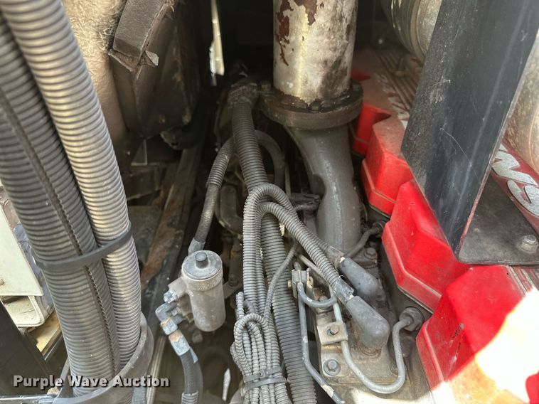 image for item EB2774 2004 Peterbilt 320 refuse truck