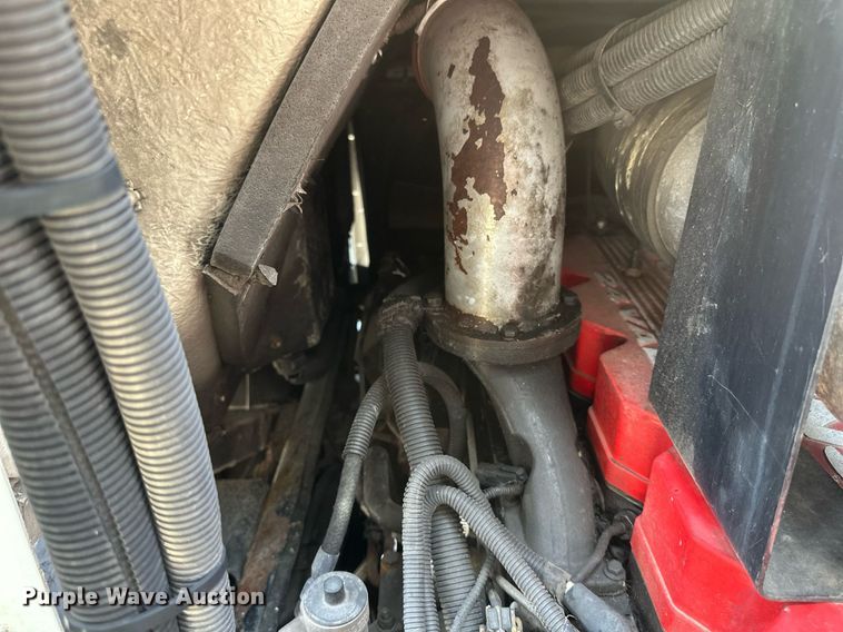 image for item EB2774 2004 Peterbilt 320 refuse truck