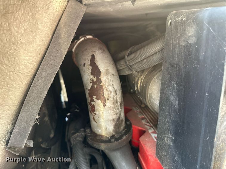 image for item EB2774 2004 Peterbilt 320 refuse truck