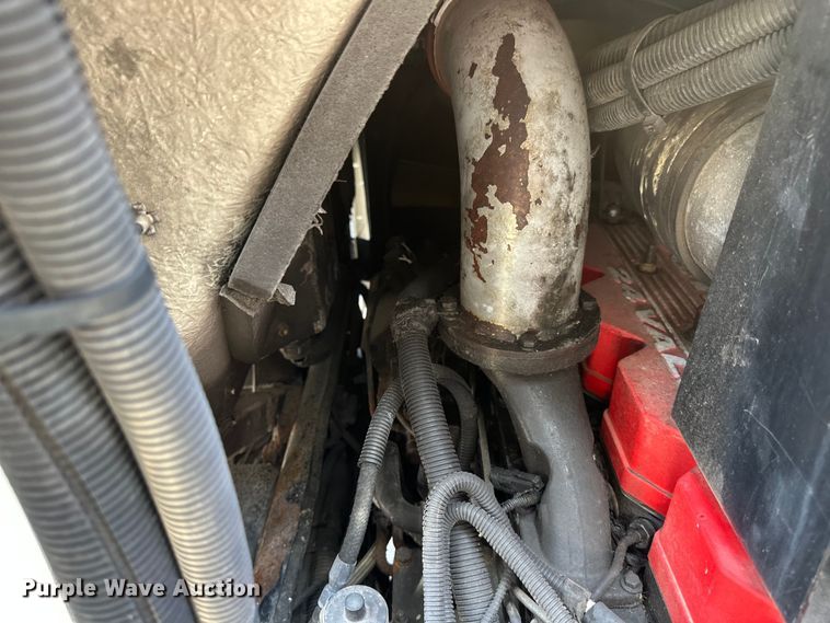 image for item EB2774 2004 Peterbilt 320 refuse truck