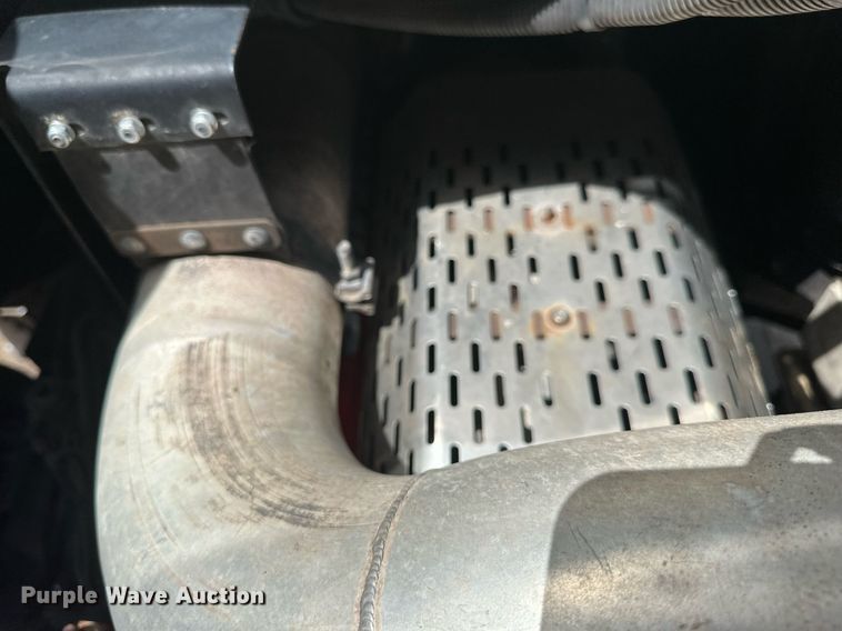 image for item EB2774 2004 Peterbilt 320 refuse truck