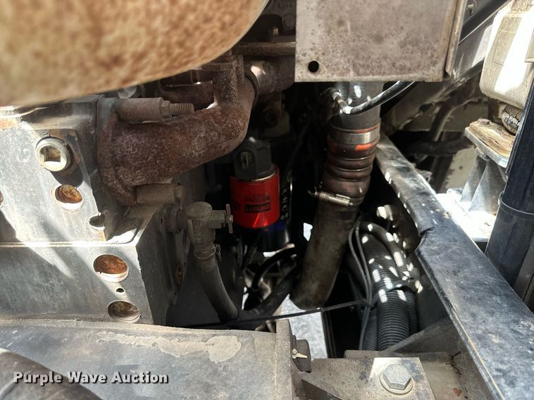 image for item EB2774 2004 Peterbilt 320 refuse truck