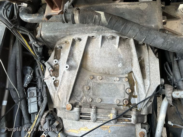 image for item EB2774 2004 Peterbilt 320 refuse truck