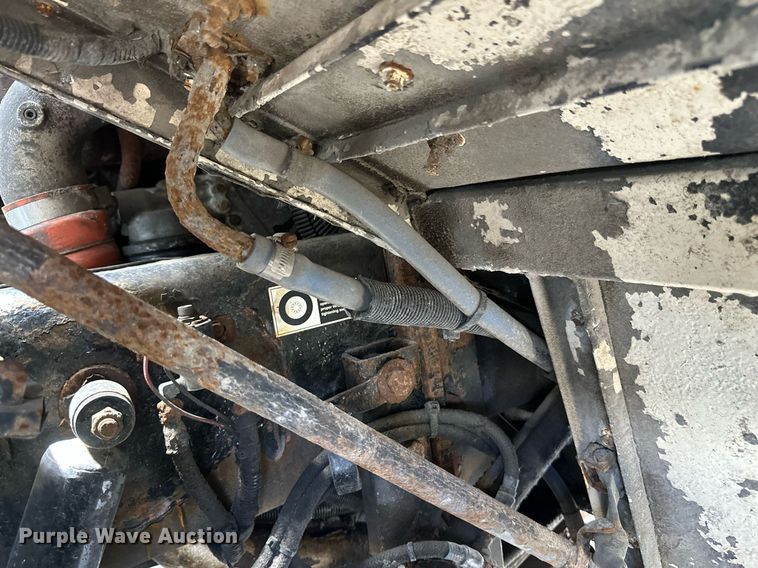 image for item EB2774 2004 Peterbilt 320 refuse truck