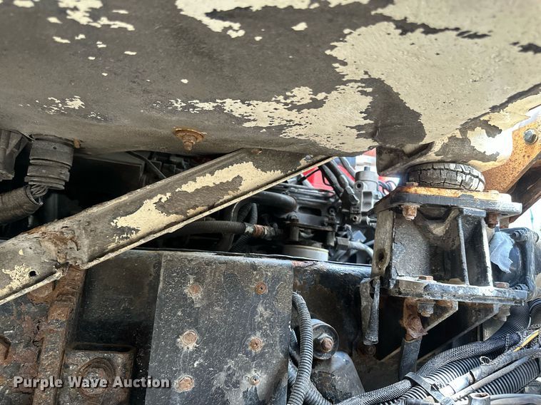 image for item EB2774 2004 Peterbilt 320 refuse truck