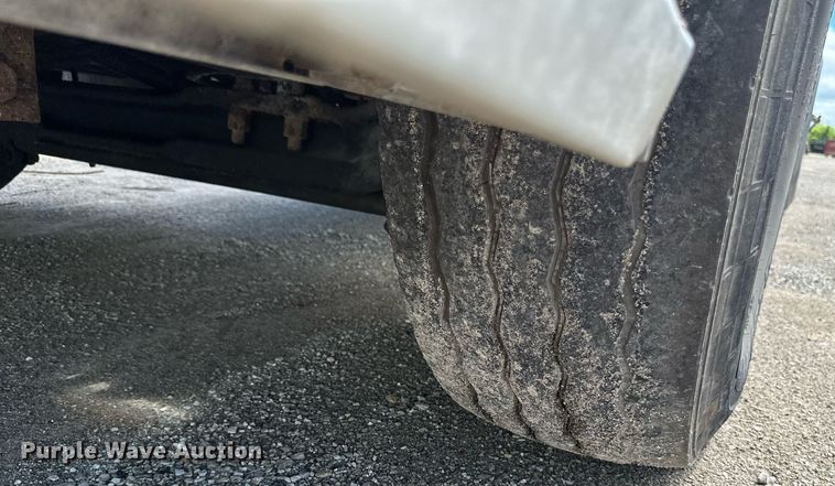 image for item EB2774 2004 Peterbilt 320 refuse truck