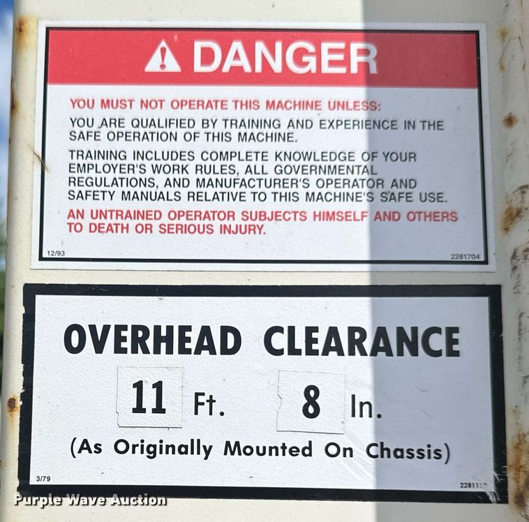 image for item EB2774 2004 Peterbilt 320 refuse truck