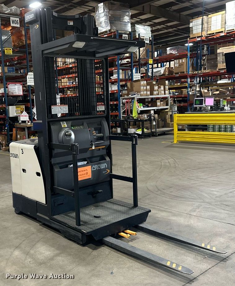 image for item EB2804 2018 Crown SP3520-30 order picker