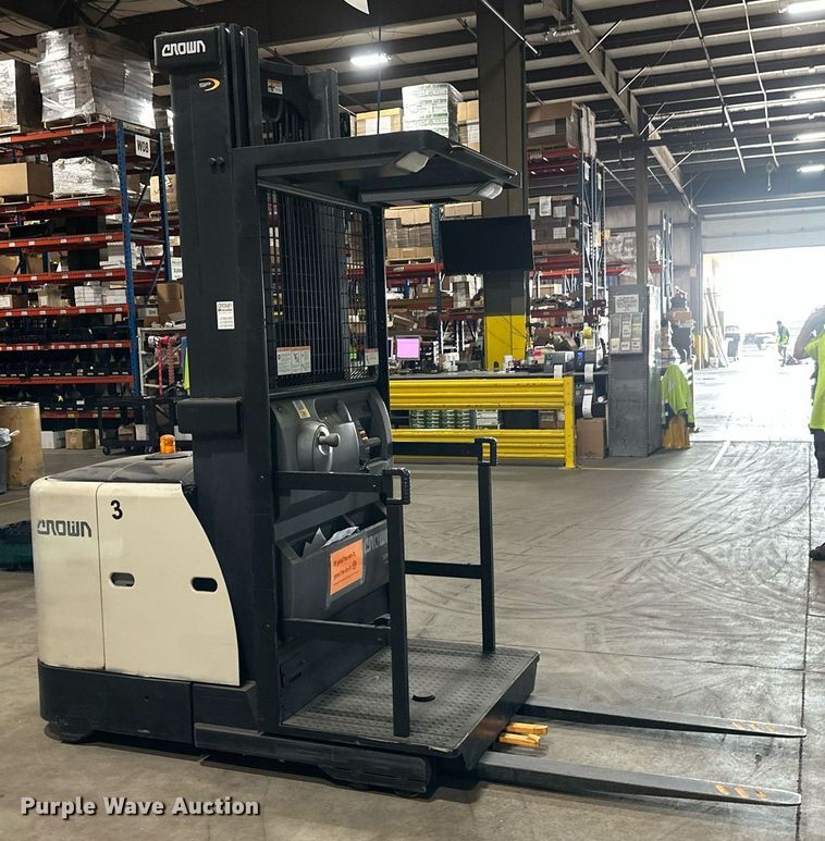 image for item EB2804 2018 Crown SP3520-30 order picker