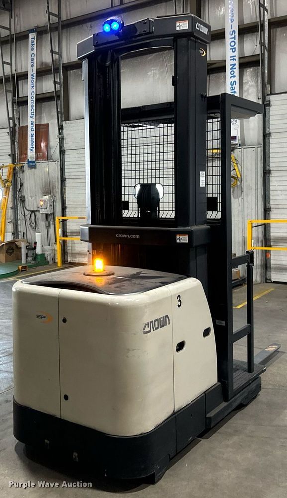 image for item EB2804 2018 Crown SP3520-30 order picker