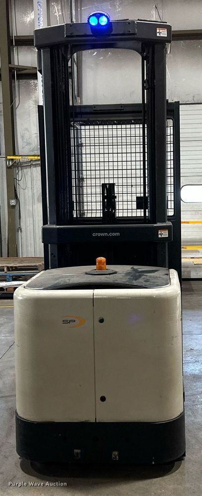 image for item EB2804 2018 Crown SP3520-30 order picker