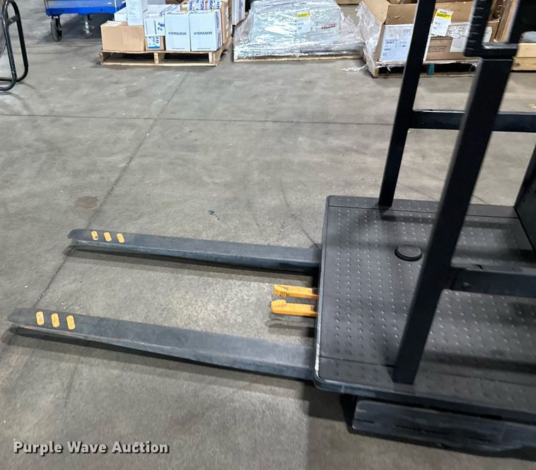 image for item EB2804 2018 Crown SP3520-30 order picker