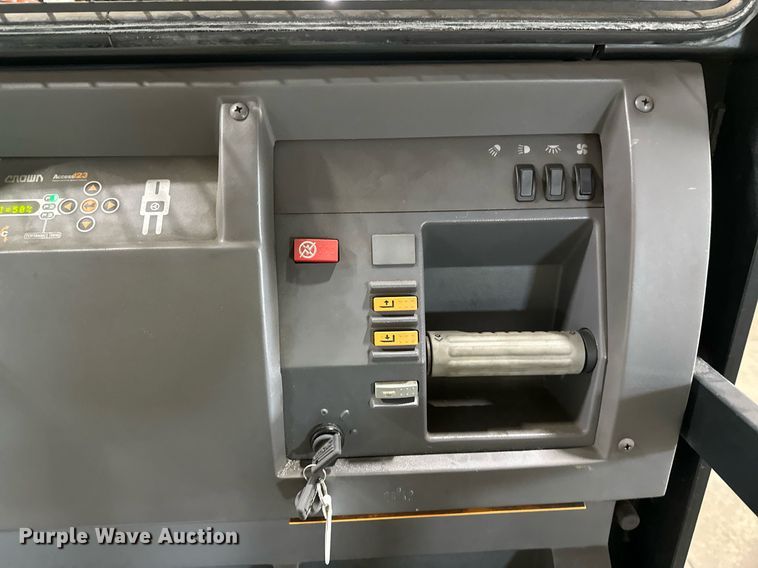 image for item EB2804 2018 Crown SP3520-30 order picker