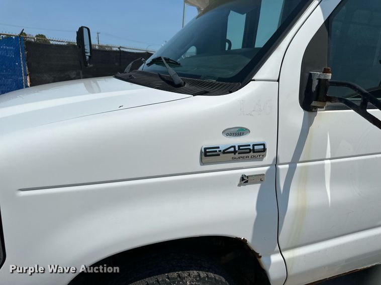image for item EB2805 2012 Ford E450 Super Duty shuttle bus