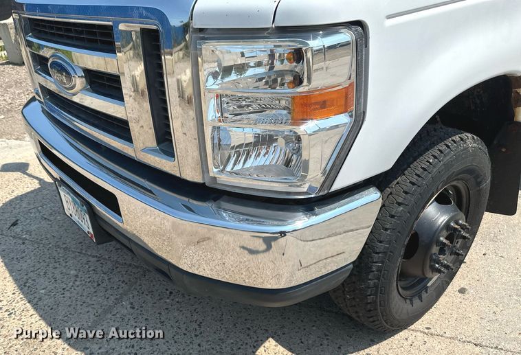 image for item EB2805 2012 Ford E450 Super Duty shuttle bus