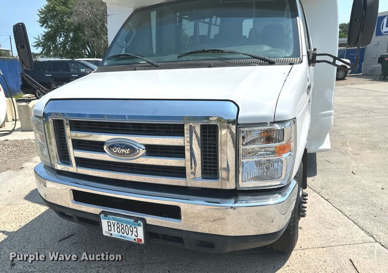 image for item EB2805 2012 Ford E450 Super Duty shuttle bus