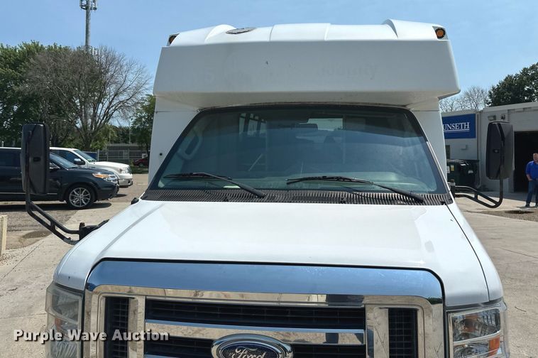 image for item EB2805 2012 Ford E450 Super Duty shuttle bus