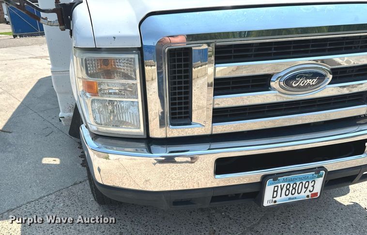 image for item EB2805 2012 Ford E450 Super Duty shuttle bus