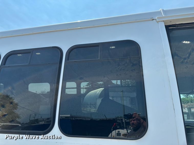 image for item EB2805 2012 Ford E450 Super Duty shuttle bus