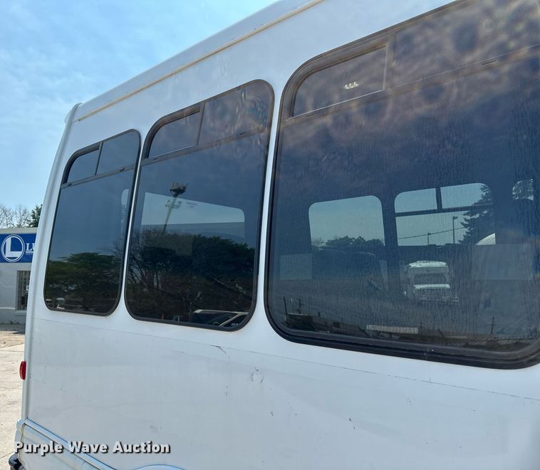 image for item EB2805 2012 Ford E450 Super Duty shuttle bus