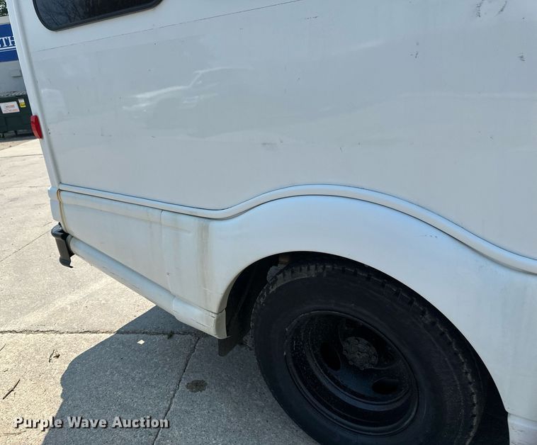 image for item EB2805 2012 Ford E450 Super Duty shuttle bus