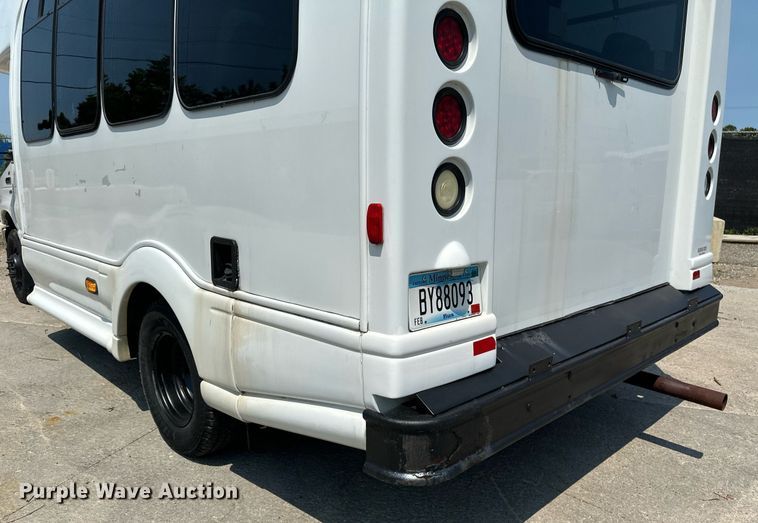 image for item EB2805 2012 Ford E450 Super Duty shuttle bus