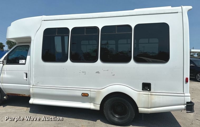 image for item EB2805 2012 Ford E450 Super Duty shuttle bus