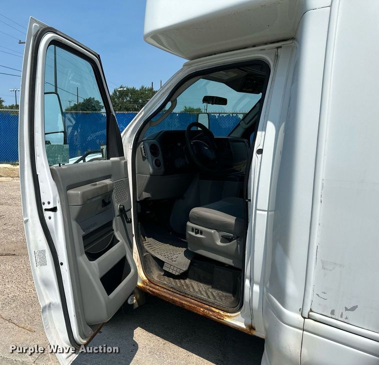 image for item EB2805 2012 Ford E450 Super Duty shuttle bus
