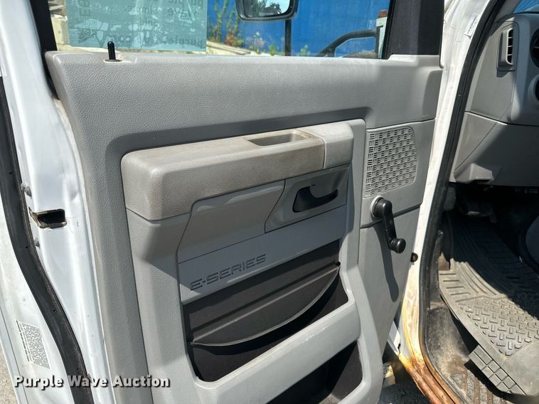 image for item EB2805 2012 Ford E450 Super Duty shuttle bus