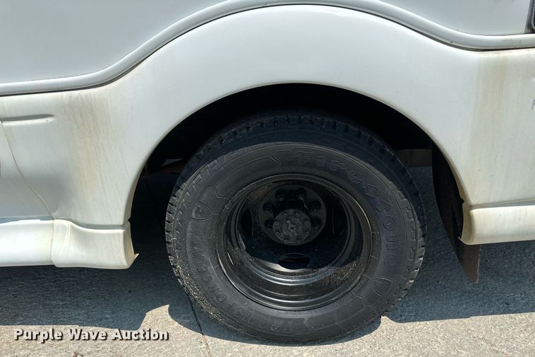 image for item EB2805 2012 Ford E450 Super Duty shuttle bus